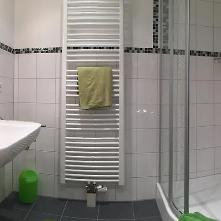 Messezimmer 4 U 2 Apartment *