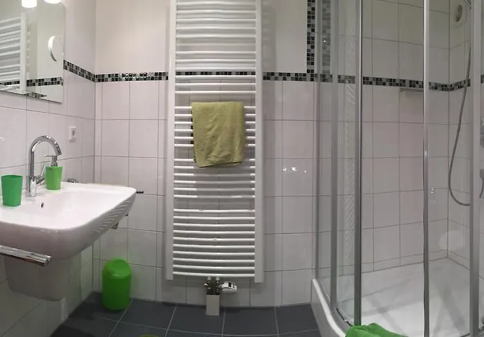 Messezimmer 4 U 2 Apartment *