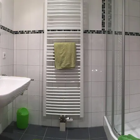 梅瑟齐默尔4 U 2公寓 *